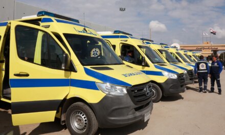 13 νεκροί και δεκάδες τραυματίες σε τροχαίο με τουριστικό λεωφορείο και φορτηγό