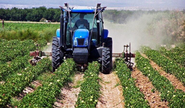 ΑΑΔΕ: Πληρωμή 33,9 εκατ. ευρώ σε 117.198 αγρότες για την επιστροφή ΕΦΚ πετρελαίου