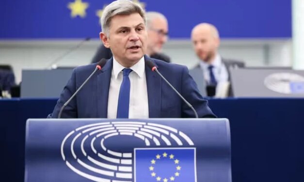 Φαραντούρης κατά Έντι Ράμα για συλλήψεις στον Ναό της Αναστάσεως στα Τίρανα