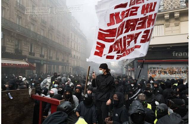 Από την νεοφεουδαρχική αντίληψη του μέλλοντος στις κοινωνικές εξεγέρσεις