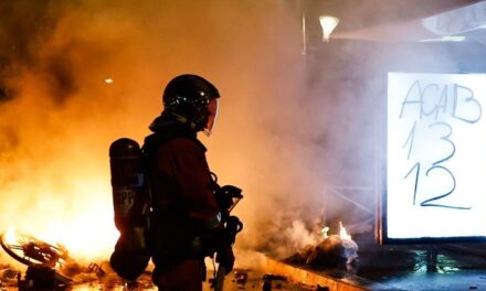 Οι φλόγες της εξέγερσης και το έλλειμμα