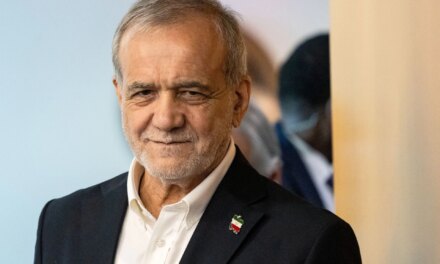 Ο Πεζεσκιάν συζήτησε με τον αρχηγό του στρατού του Πακιστάν για τις προσπάθειες διαμεσολάβησης