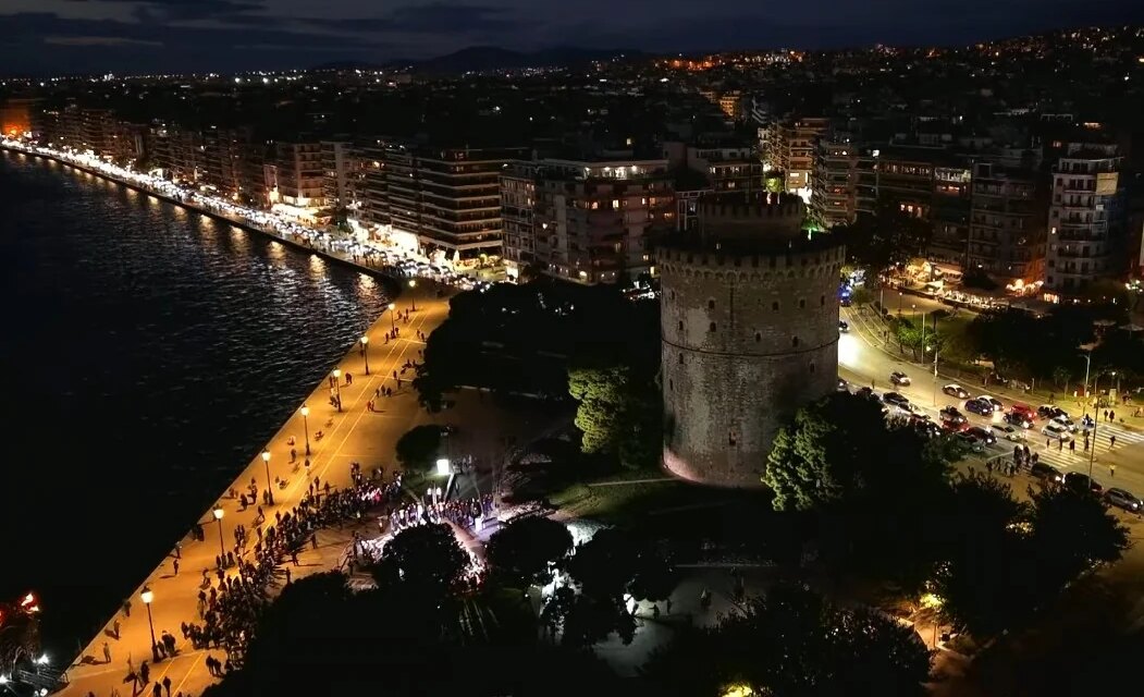 Live: Αποκαλυπτήρια για τον νέο φωτισμό του Λευκού Πύργου
