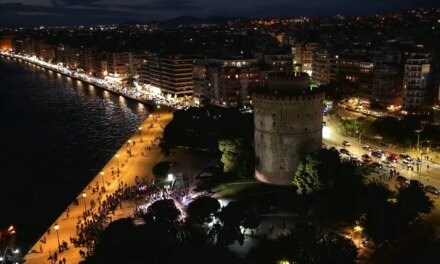 Live: Αποκαλυπτήρια για τον νέο φωτισμό του Λευκού Πύργου