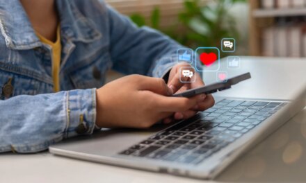 Social media: Γιατί επελέγη το ηλιακό όριο των 15 ετών