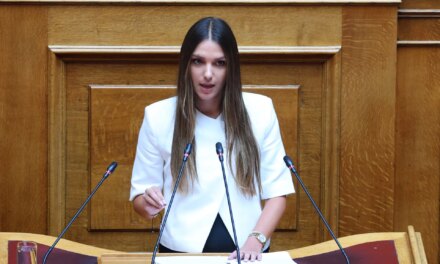 Συνεχίζονται οι προσχωρήσεις στο ΠΑΣΟΚ – Την Τετάρτη συναντάται η ανεξάρτητη βουλευτής Μ. Κοροβέση με τον Ν. Ανδρουλάκη