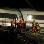 Έσπαγαν παράθυρα για να γλιτώσουν