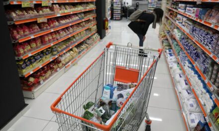 Σούπερ μάρκετ: Πώς το «Ψάξε μου Φθηνότερα» μείωσε το κόστος καλαθιού κατά περίπου 20 ευρώ