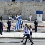 Σε εξέλιξη η μαθητική παρέλαση στην Αθήνα