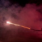 Χαοτικό σκηνικό στα Τίρανα: Πλαστικές σφαίρες από την αστυνομία, φωτιές και τραυματίες
