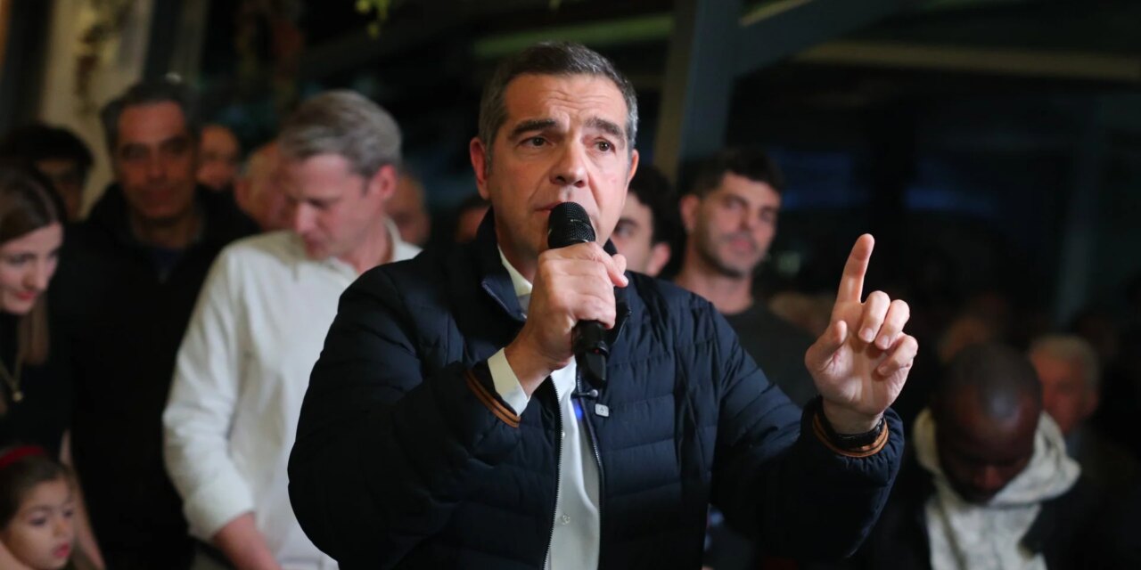Επίθεση Τσίπρα στον Κασιδιάρη: «Φόρεσε κοστούμι κι έγνε μπούλης εγκληματίας, o νεοναζί»