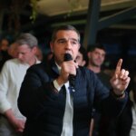 Επίθεση Τσίπρα στον Κασιδιάρη: «Φόρεσε κοστούμι κι έγνε μπούλης εγκληματίας, o νεοναζί»