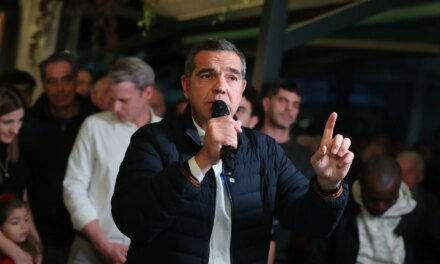 Επίθεση Τσίπρα στον Κασιδιάρη: «Φόρεσε κοστούμι κι έγνε μπούλης εγκληματίας, o νεοναζί»