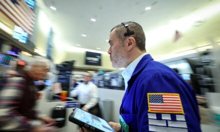 Ισχυρές απώλειες με «βουτιά» στις τεχνολογικές μετοχές – Πάνω από 22 μονάδες ο VIX
