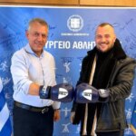 Γ. Βρούτσης – Β. Χατζής: «Πράσινο» στον πρώτο επαγγελματία μονόχειρα πυγμάχο στον κόσμο να συμμετέχει σε σχολή προπονητών