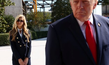Είναι δικηγόρος η νέα εκπρόσωπος του Τραμπ; Η απάντηση του Λευκού Οίκου